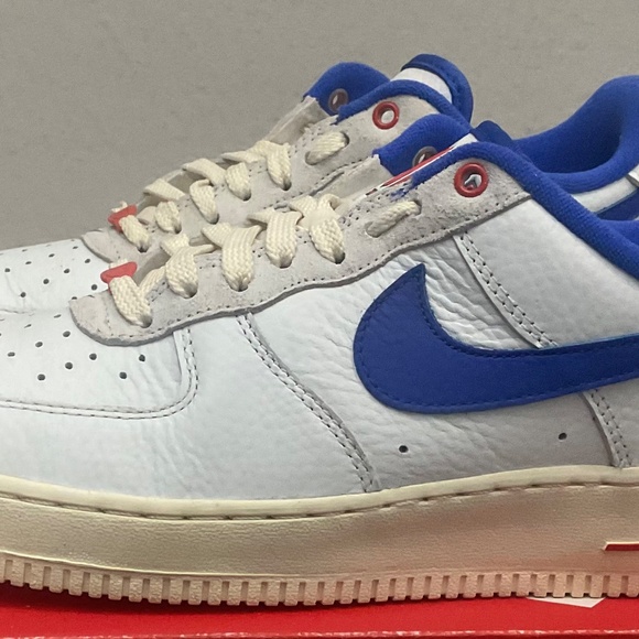Size US 10 / EUR 42 ( WMNS) NIKE AIR FORCE 1 - DR148-100 , White / Blue, Leathe - Picture 5 of 8